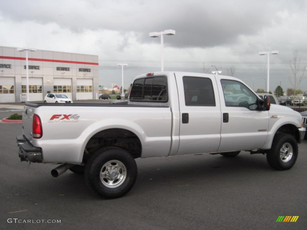 2004 F350 Super Duty Lariat Crew Cab 4x4 - Silver Metallic / Medium Flint photo #2