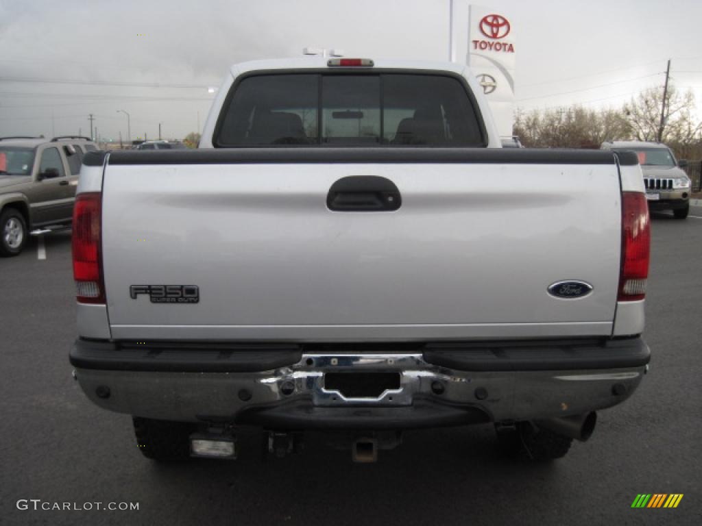2004 F350 Super Duty Lariat Crew Cab 4x4 - Silver Metallic / Medium Flint photo #3