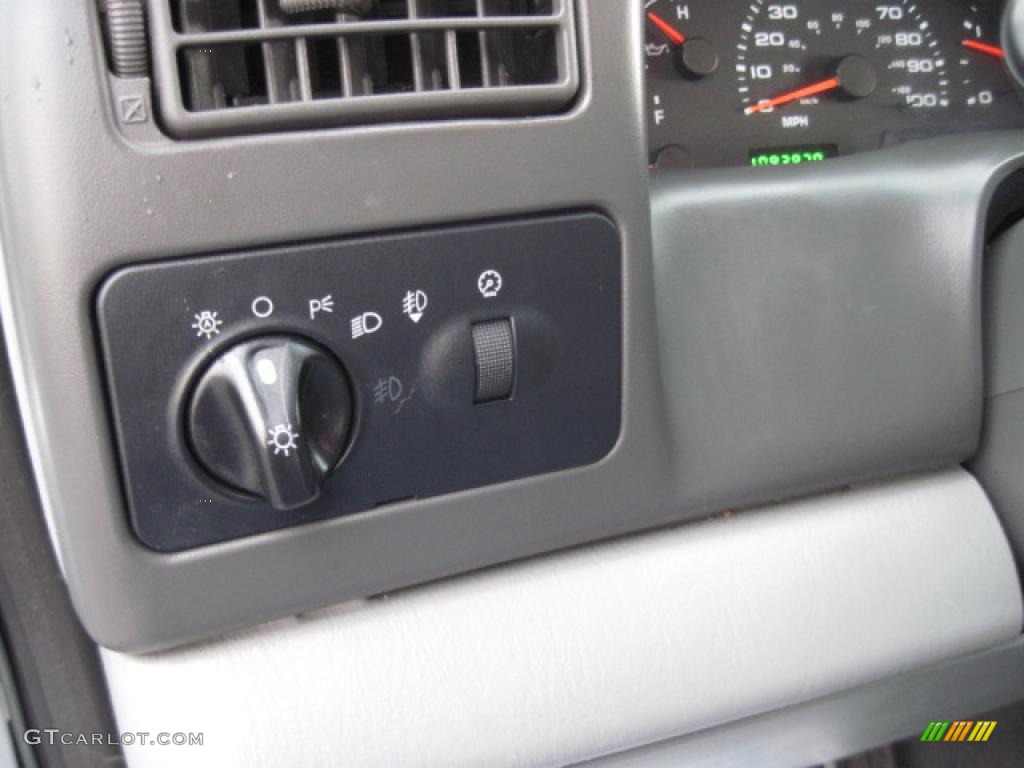 2004 F350 Super Duty Lariat Crew Cab 4x4 - Silver Metallic / Medium Flint photo #18