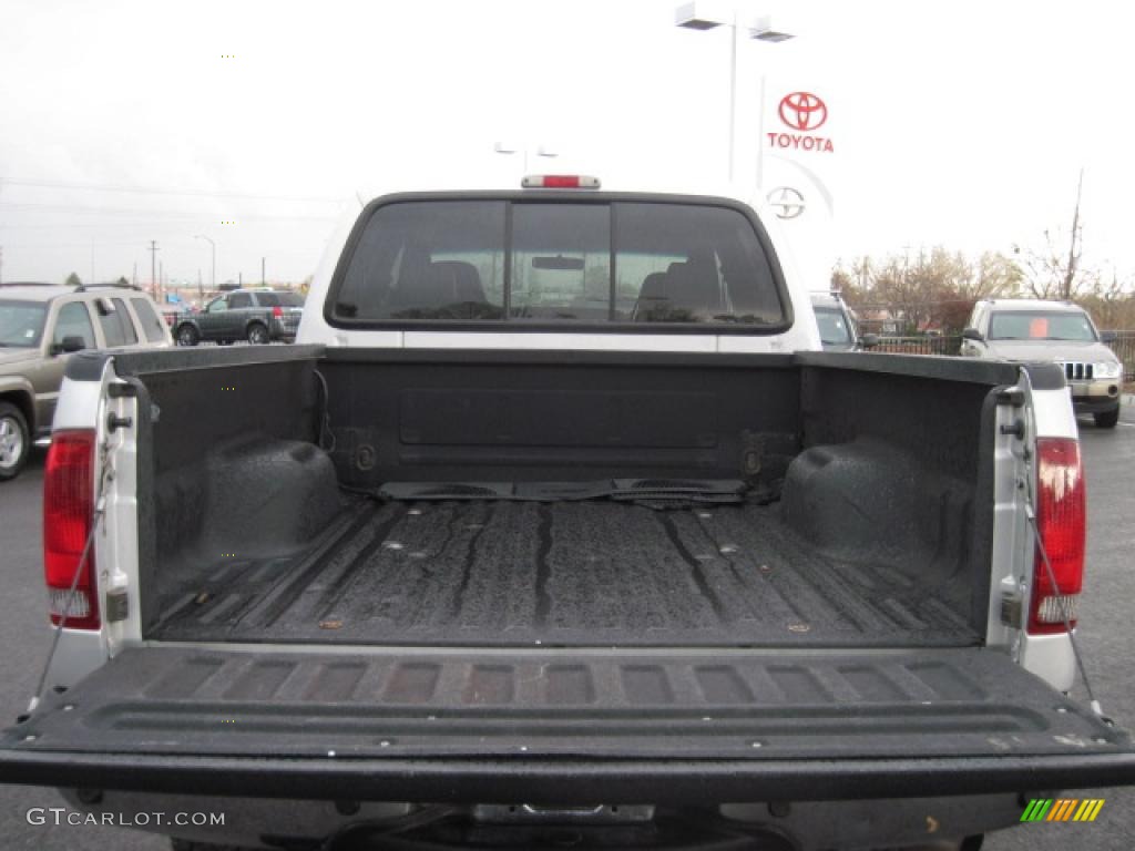 2004 F350 Super Duty Lariat Crew Cab 4x4 - Silver Metallic / Medium Flint photo #28