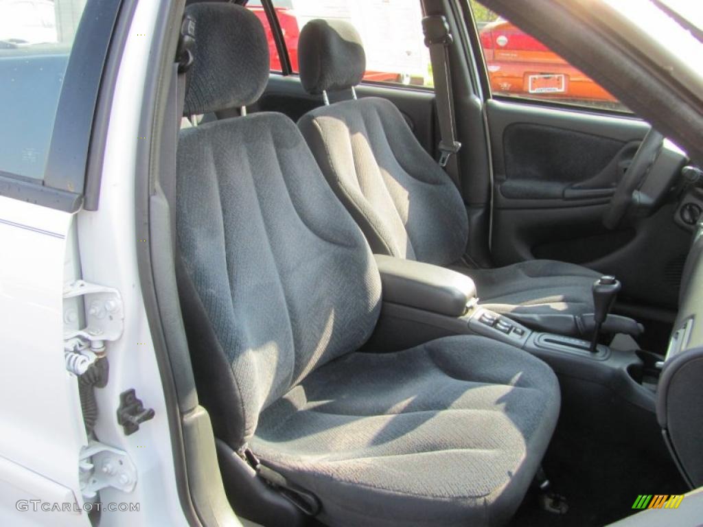 2001 Cavalier LS Sedan - Bright White / Graphite photo #5