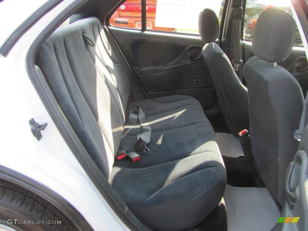 2001 Cavalier LS Sedan - Bright White / Graphite photo #12