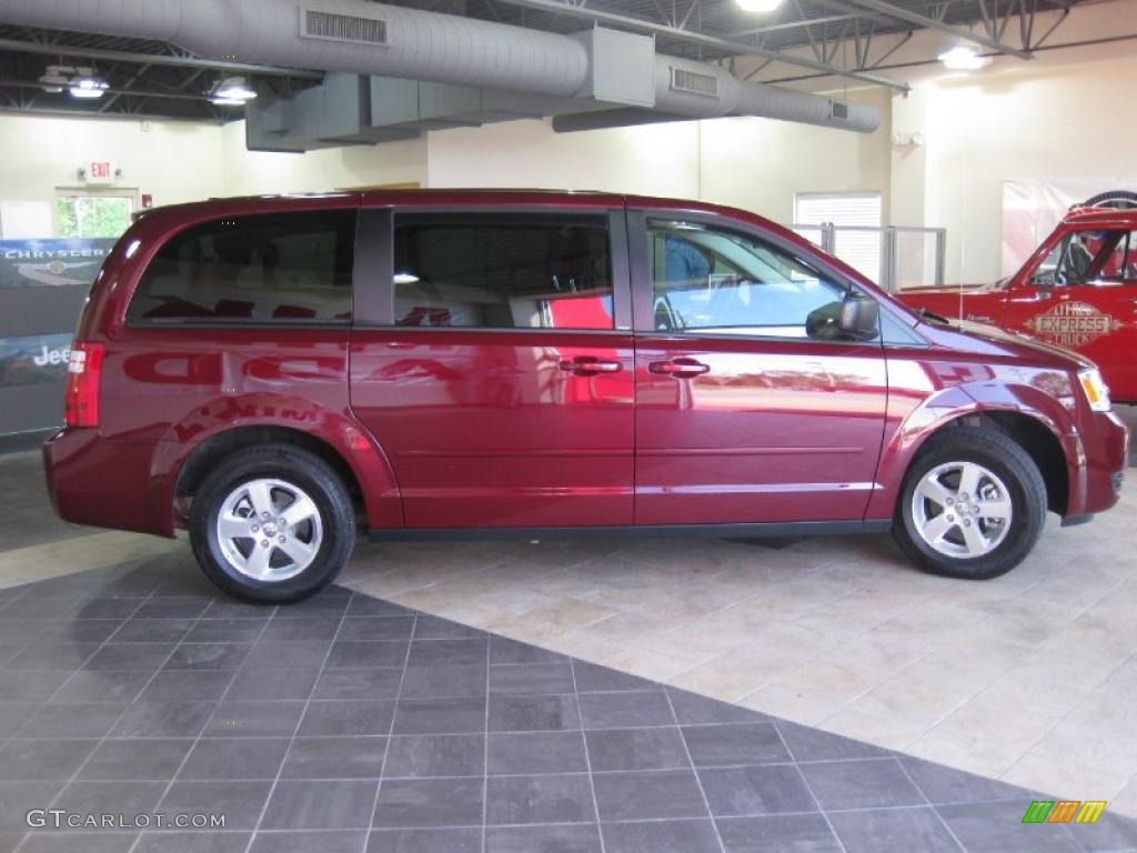 2009 Grand Caravan SE - Inferno Red Crystal Pearl / Medium Slate Gray/Light Shale photo #3