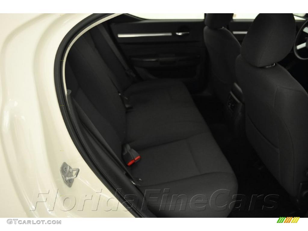 2009 Charger SE - Stone White / Dark Slate Gray photo #14