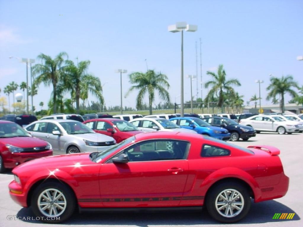 2005 Mustang V6 Premium Coupe - Torch Red / Dark Charcoal photo #9