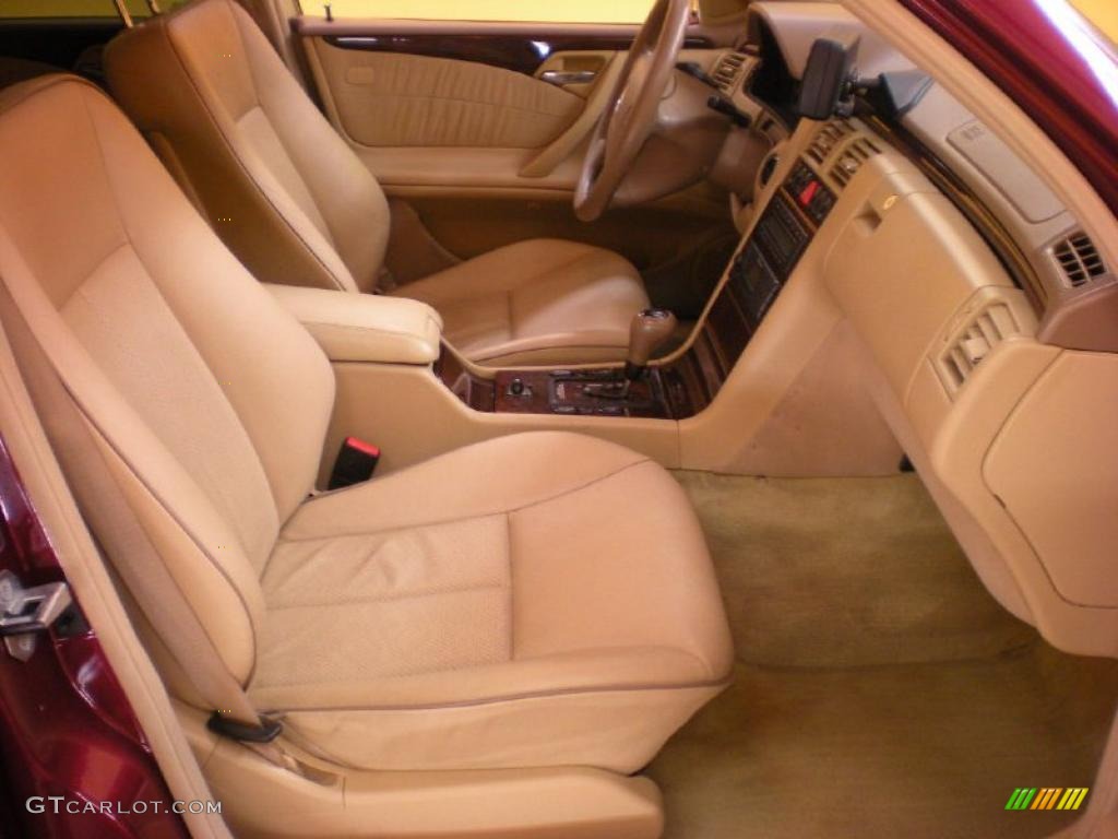 2000 E 320 4Matic Wagon - Bordeaux Red Metallic / Java photo #19