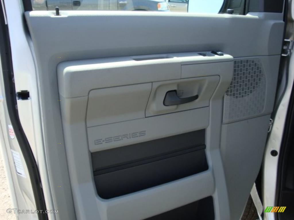 2009 E Series Van E350 Super Duty XLT Passenger - Brilliant Silver Metallic / Medium Flint photo #17