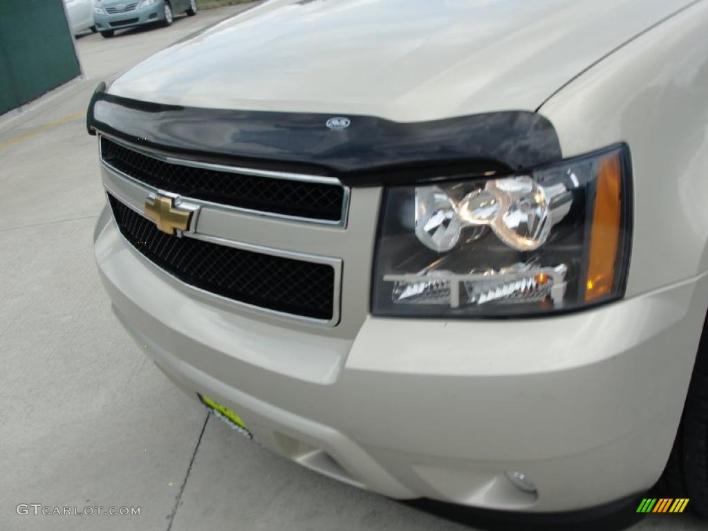 2007 Suburban 1500 LT - Gold Mist Metallic / Light Cashmere/Ebony photo #13