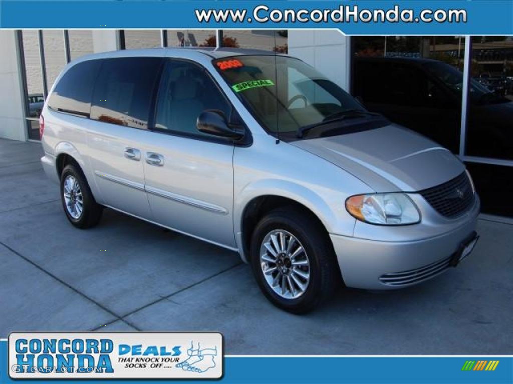 Bright Silver Metallic Chrysler Town & Country