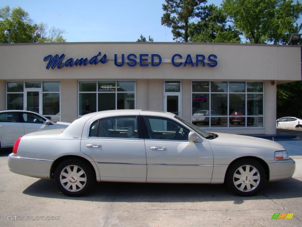 Light French Silk Lincoln Town Car