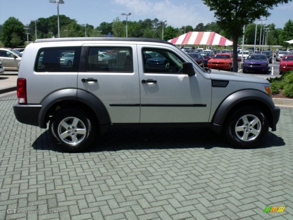 2007 Nitro SXT - Bright Silver Metallic / Dark Slate Gray/Light Slate Gray photo #6