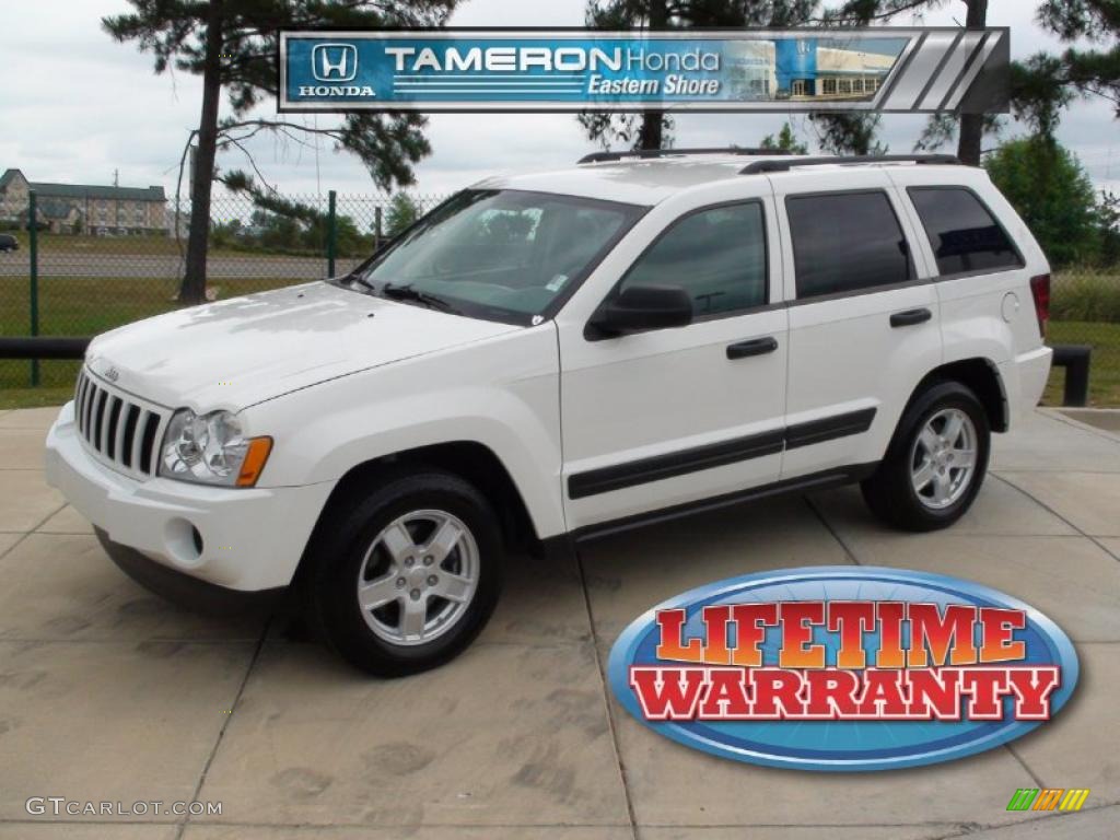 Stone White Jeep Grand Cherokee