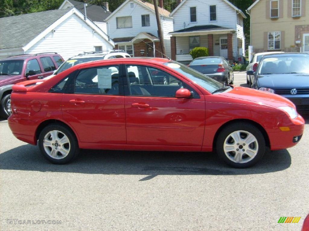 2005 Focus ZX4 ST Sedan - Infra-Red / Charcoal/Red photo #6