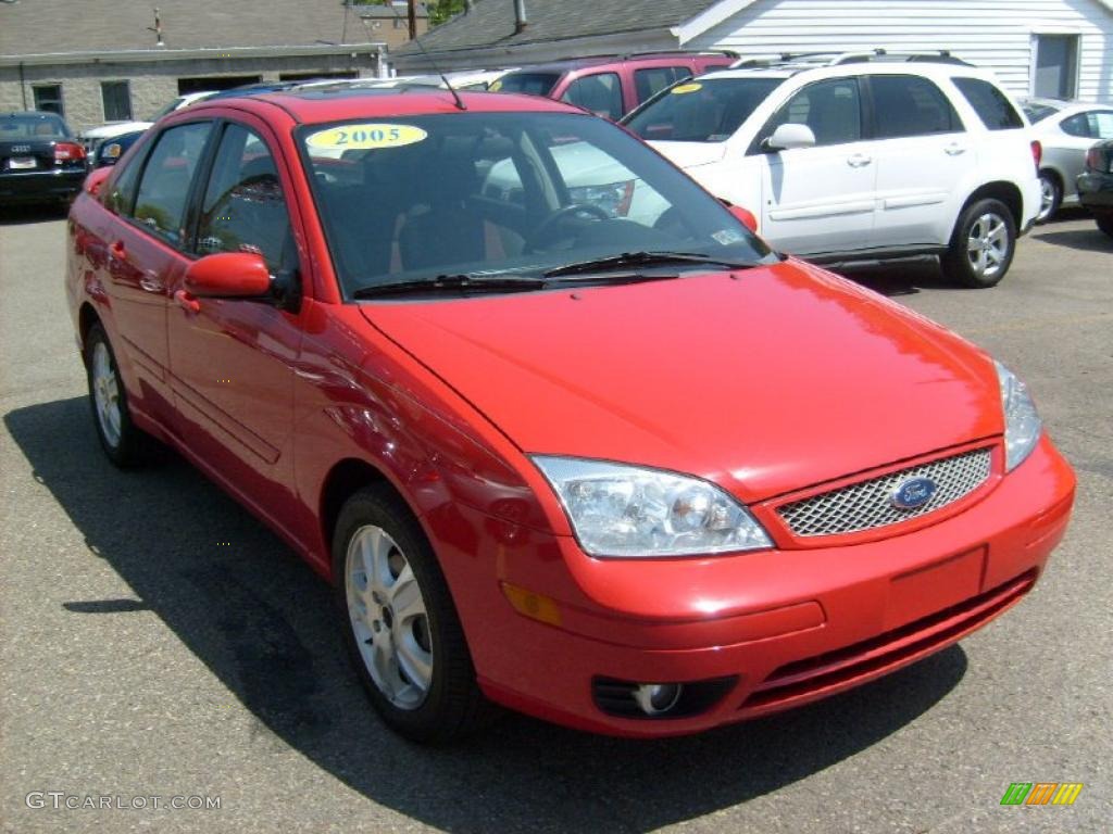 2005 Focus ZX4 ST Sedan - Infra-Red / Charcoal/Red photo #7
