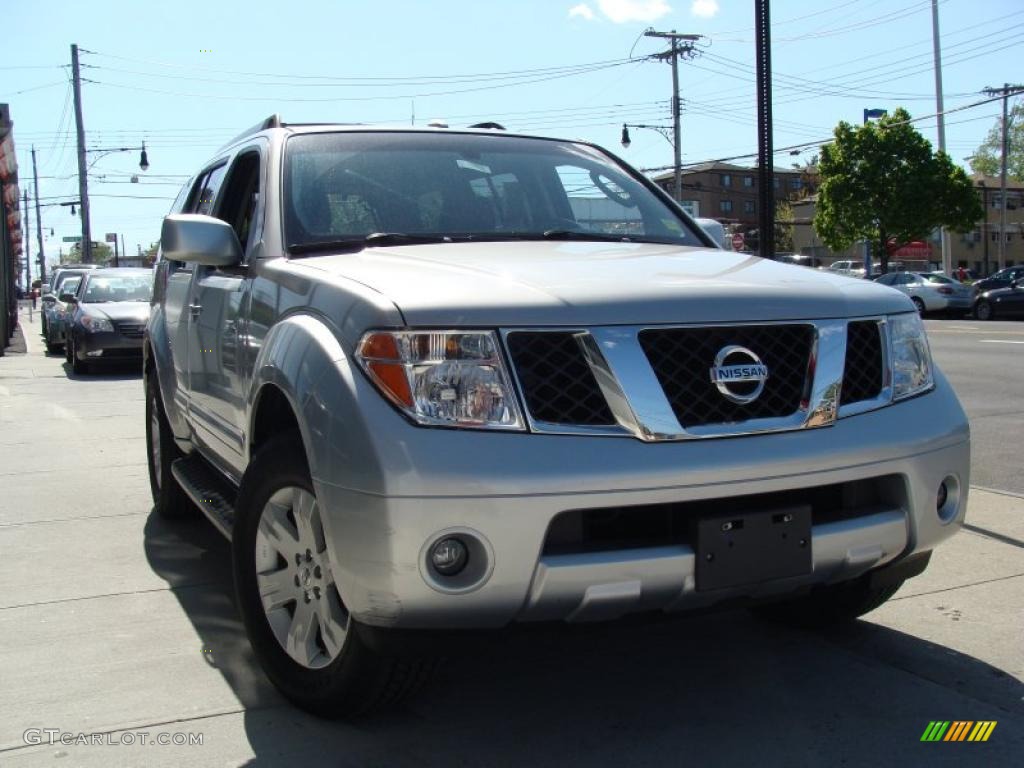 2006 Pathfinder LE 4x4 - Silver Lightning Metallic / Graphite photo #1