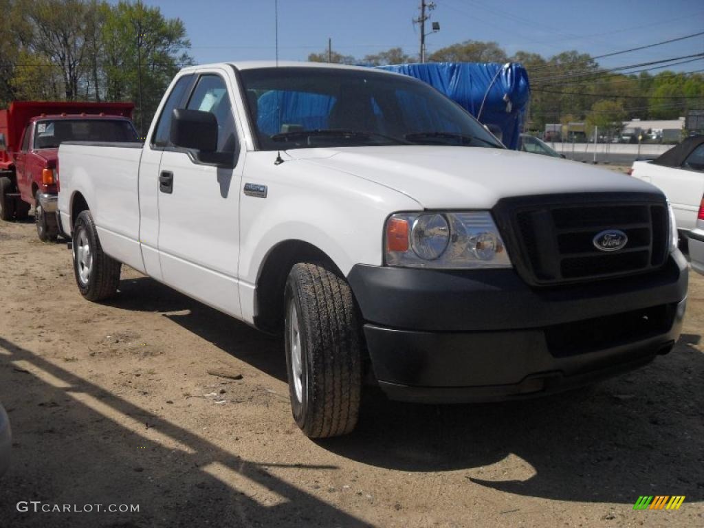 2005 F150 XL Regular Cab - Oxford White / Medium Flint Grey photo #3