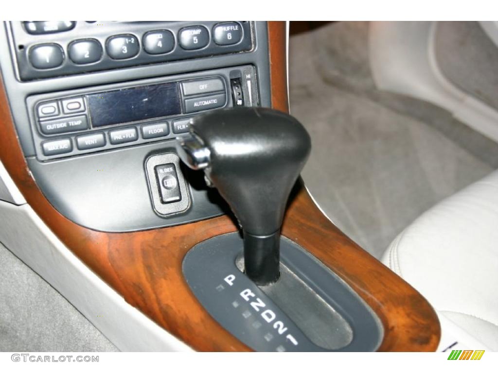 1998 Mark VIII  - Toreador Red Metallic / Light Graphite photo #15