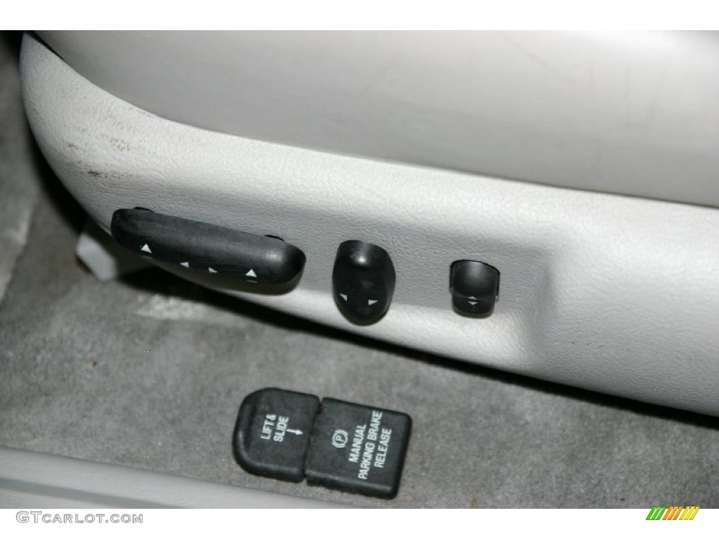 1998 Mark VIII  - Toreador Red Metallic / Light Graphite photo #18