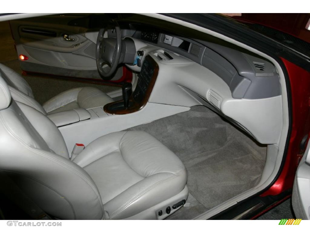 1998 Mark VIII  - Toreador Red Metallic / Light Graphite photo #19