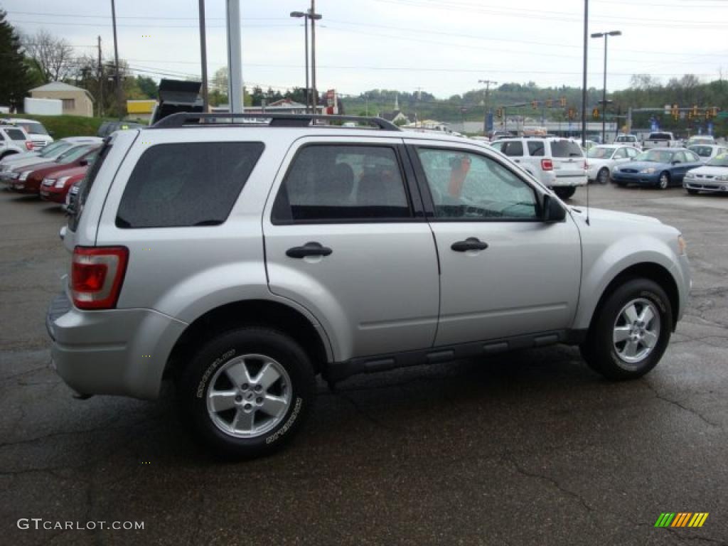 2009 Escape XLT V6 4WD - Brilliant Silver Metallic / Charcoal photo #5