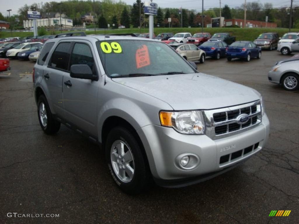 2009 Escape XLT V6 4WD - Brilliant Silver Metallic / Charcoal photo #6