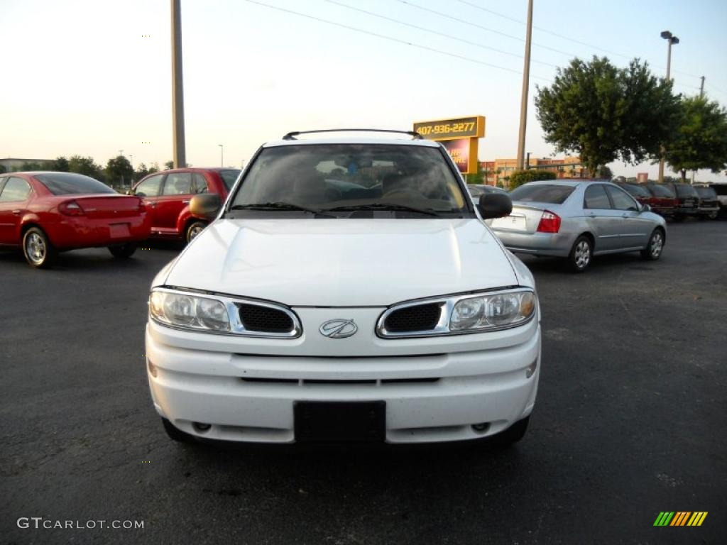 2002 Bravada  - Arctic White / Camel photo #2