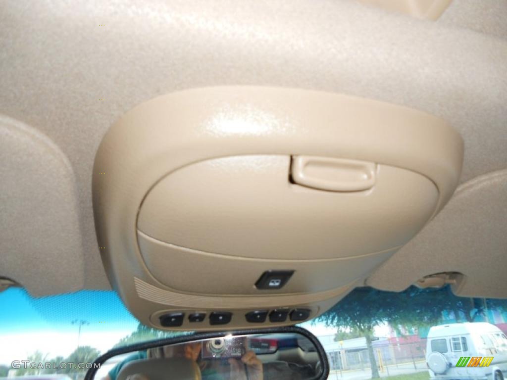 2002 Bravada  - Arctic White / Camel photo #6