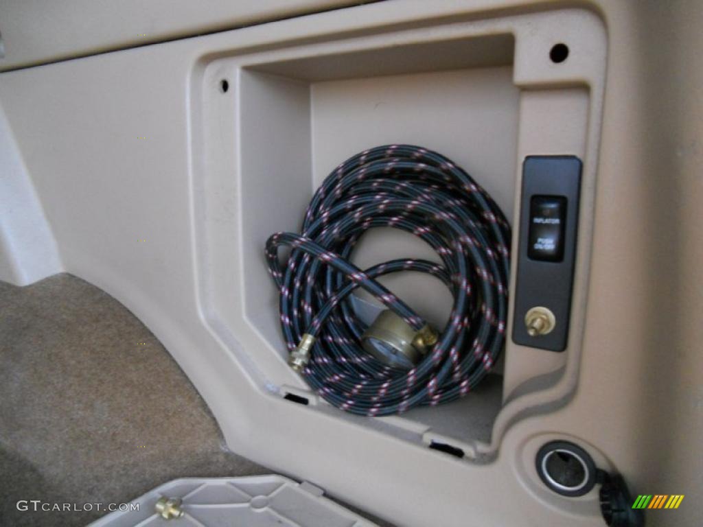 2002 Bravada  - Arctic White / Camel photo #22