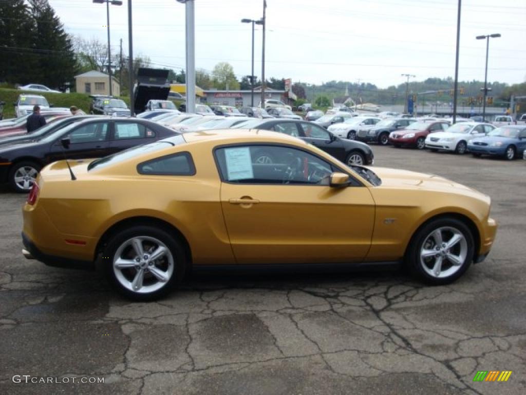 2010 Mustang GT Premium Coupe - Sunset Gold Metallic / Charcoal Black photo #5