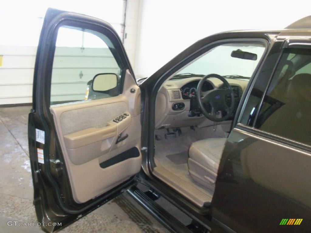 2005 Explorer XLS 4x4 - Black / Medium Parchment photo #15