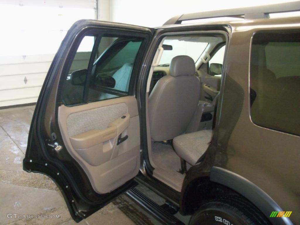 2005 Explorer XLS 4x4 - Black / Medium Parchment photo #16