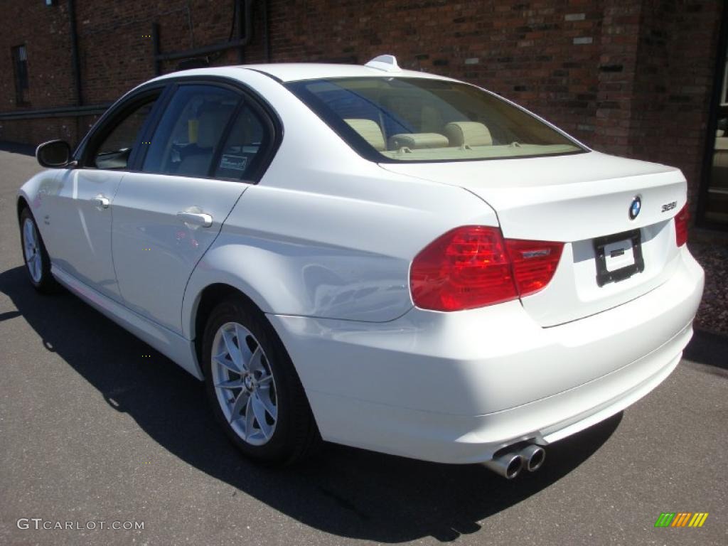 2010 3 Series 328i xDrive Sedan - Alpine White / Beige photo #4