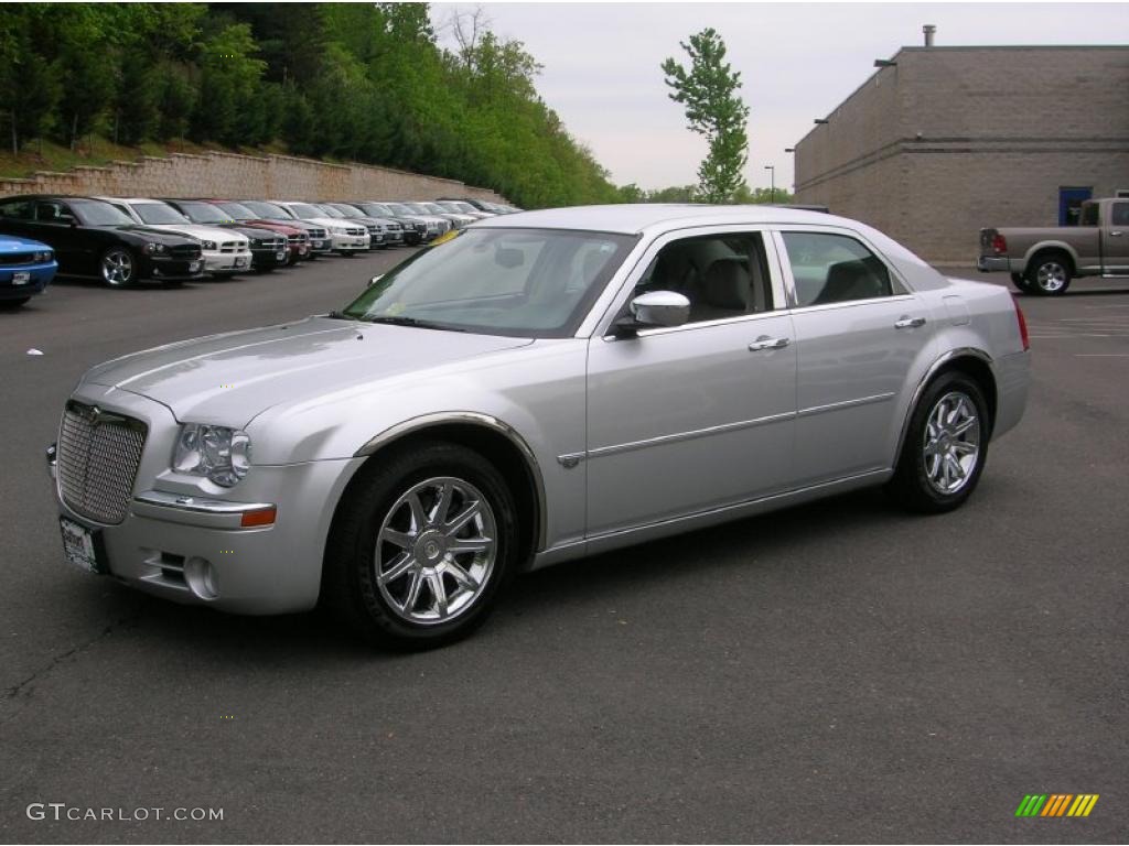 2005 300 C HEMI - Bright Silver Metallic / Dark Slate Gray/Light Graystone photo #2