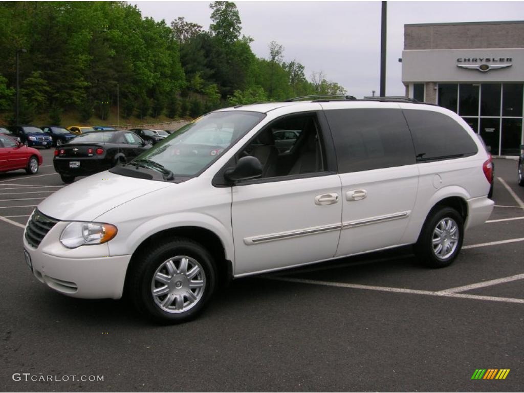 2006 Town & Country Touring - Stone White / Medium Slate Gray photo #1