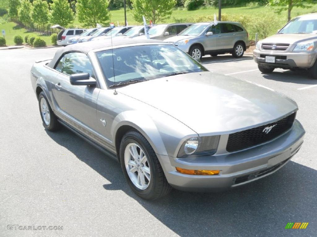 2009 Mustang V6 Convertible - Vapor Silver Metallic / Light Graphite photo #5