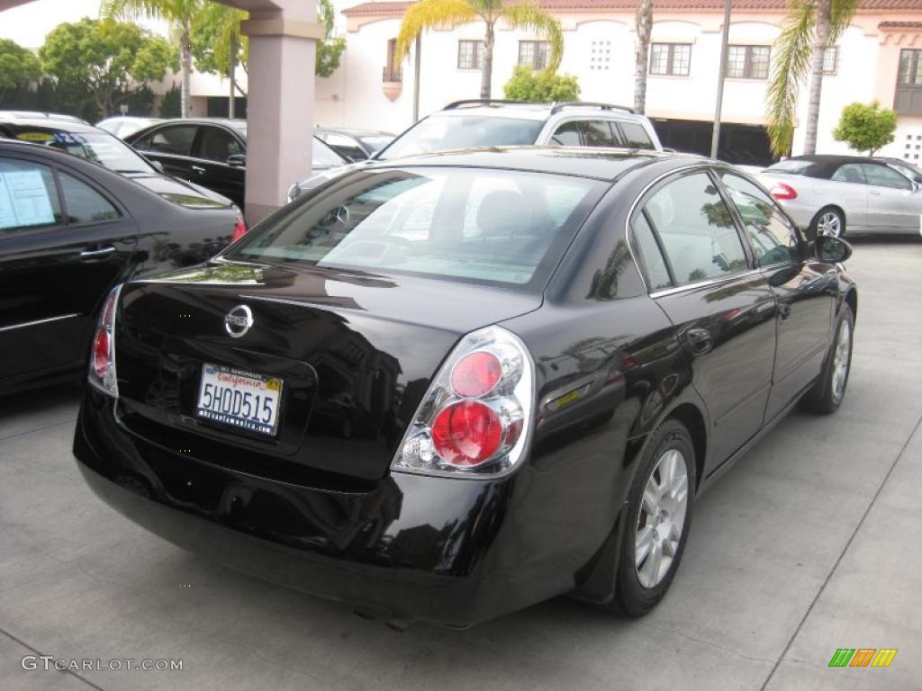 2005 Altima 2.5 S - Super Black / Charcoal photo #3