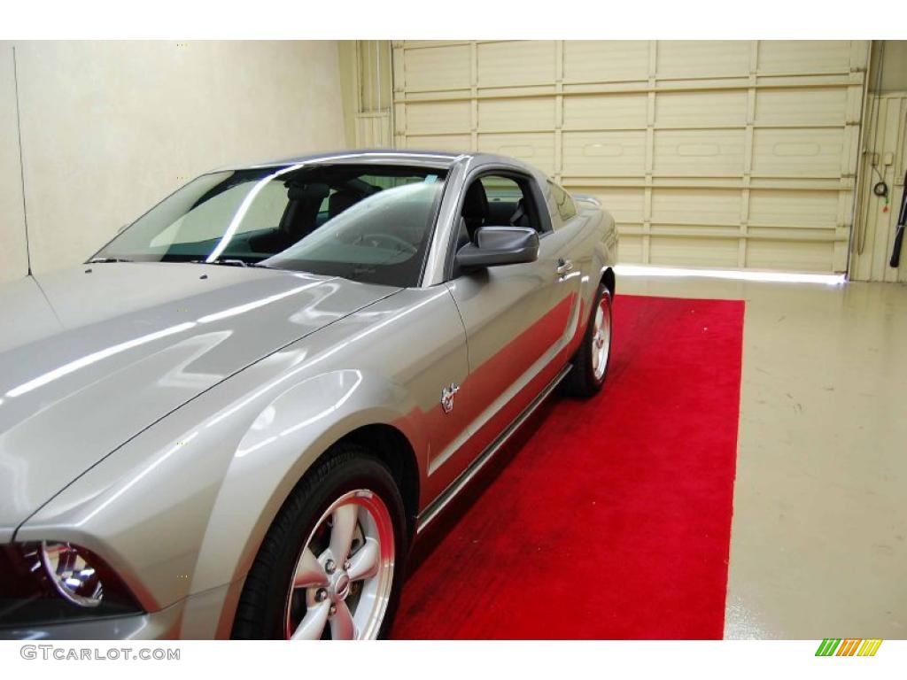 2009 Mustang GT Premium Coupe - Vapor Silver Metallic / Dark Charcoal photo #8