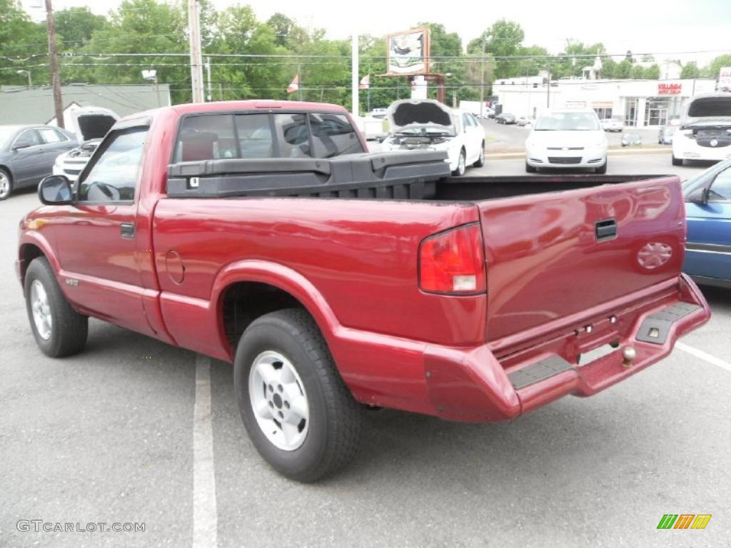 1996 S10 LS Regular Cab 4x4 - Medium Red Metallic / Beige photo #2