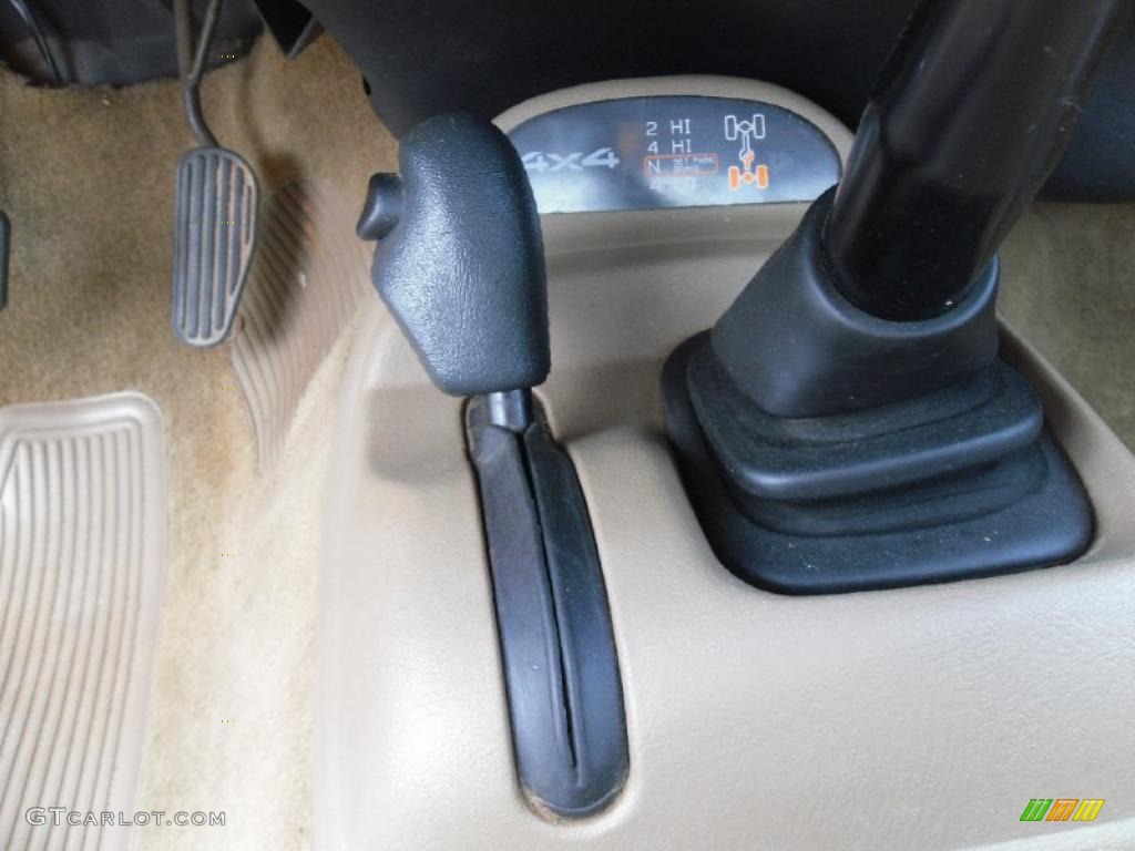 1996 S10 LS Regular Cab 4x4 - Medium Red Metallic / Beige photo #13