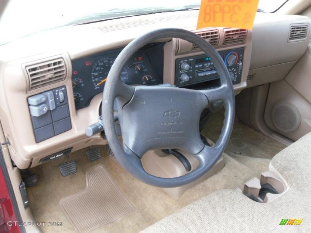 1996 S10 LS Regular Cab 4x4 - Medium Red Metallic / Beige photo #21