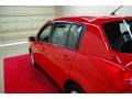 Red Alert - Versa 1.8 SL Hatchback Photo No. 2