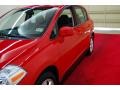 Red Alert - Versa 1.8 SL Hatchback Photo No. 5