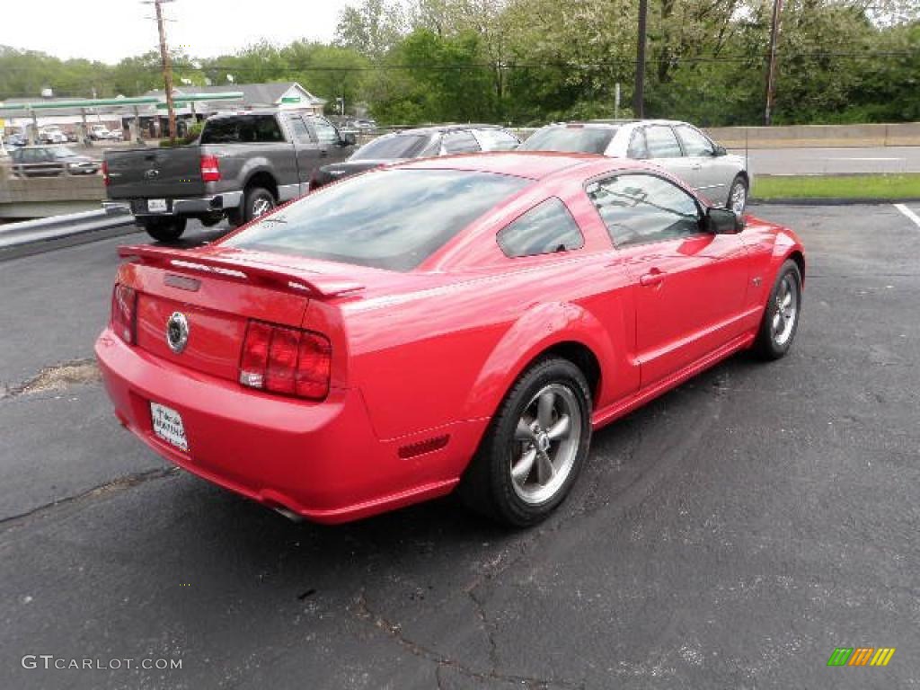 2005 Mustang GT Deluxe Coupe - Torch Red / Dark Charcoal photo #4