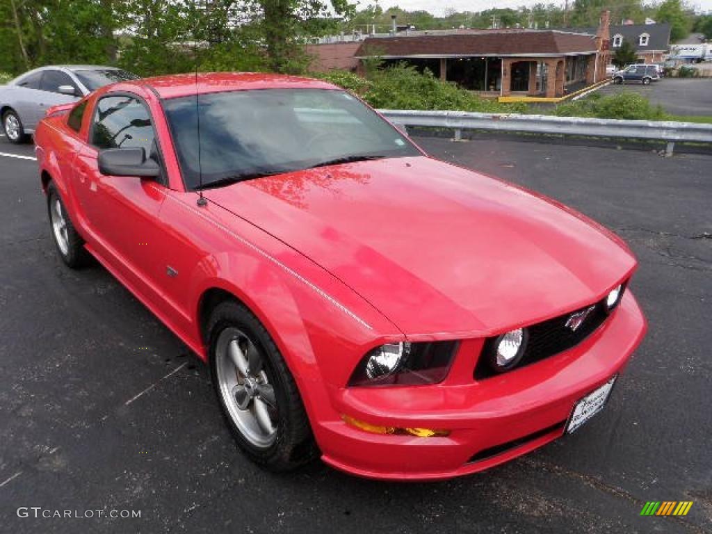 2005 Mustang GT Deluxe Coupe - Torch Red / Dark Charcoal photo #6