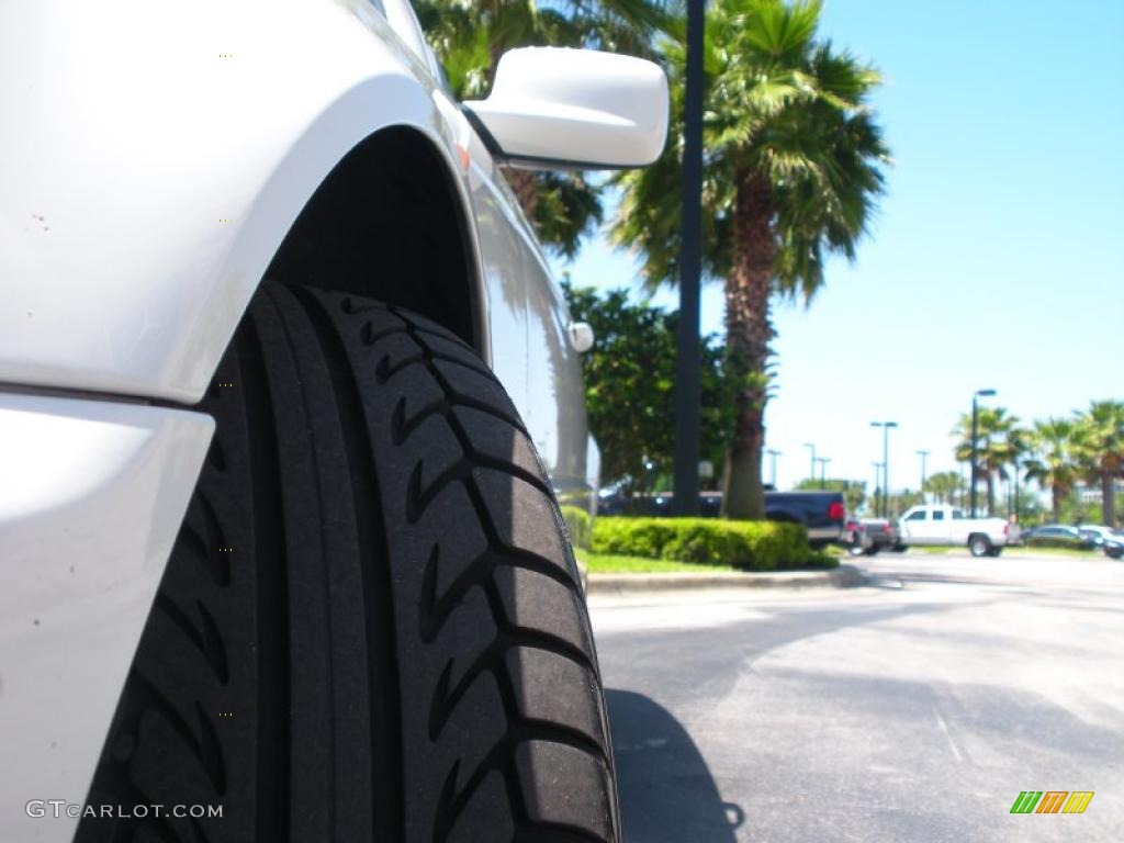 2004 3 Series 330i Convertible - Alpine White / Sand photo #15