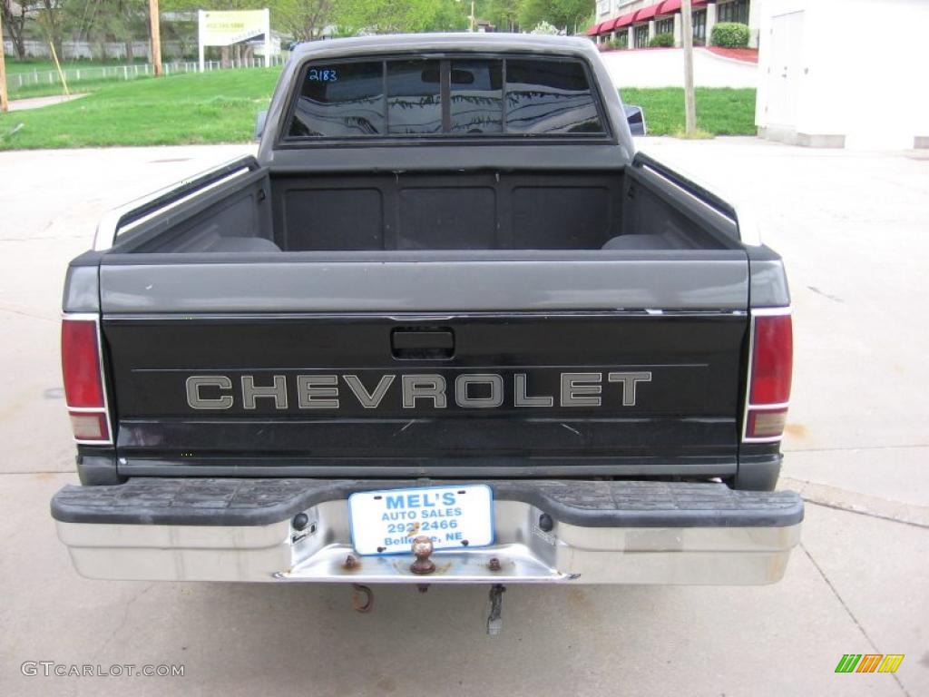 1989 S10 Regular Cab 4x4 - Midnight Black / Charcoal photo #4