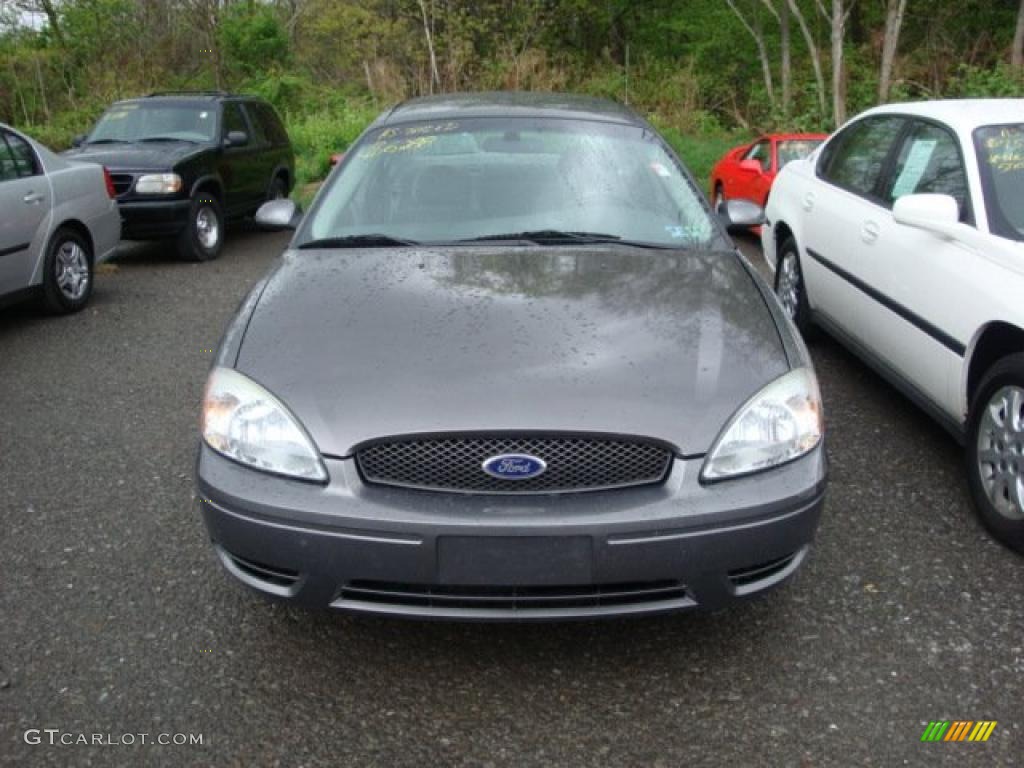 2004 Taurus SE Sedan - Dark Shadow Grey Metallic / Medium Graphite photo #6