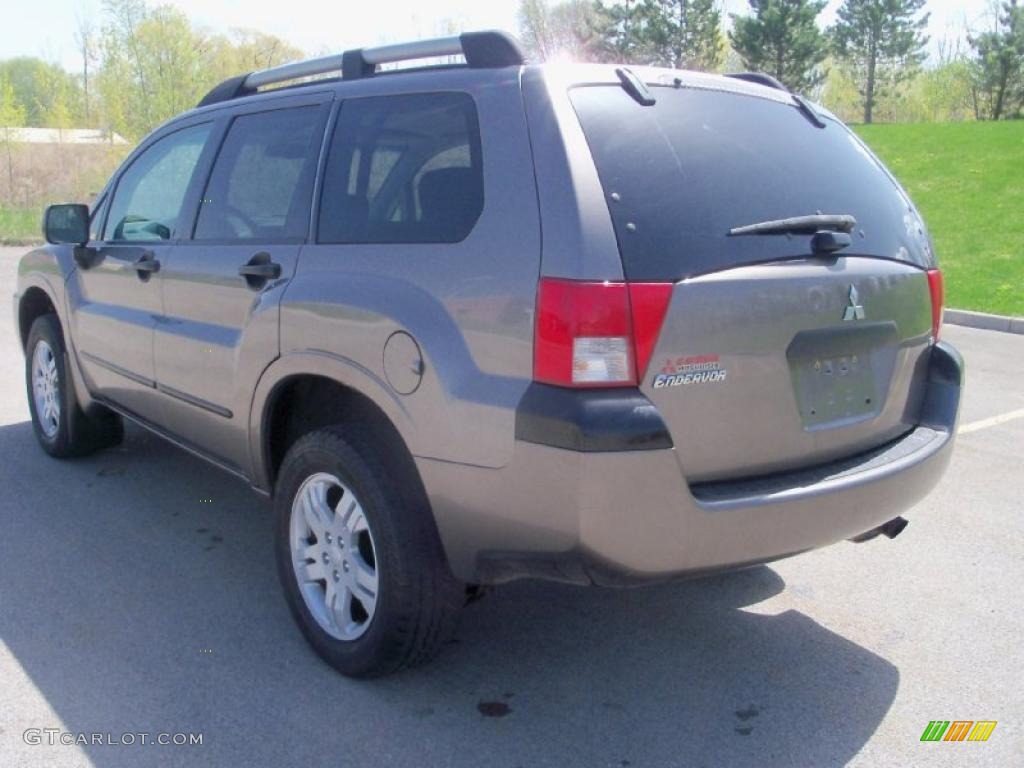 2004 Endeavor LS AWD - Titanium Gray Pearl / Charcoal Gray photo #3