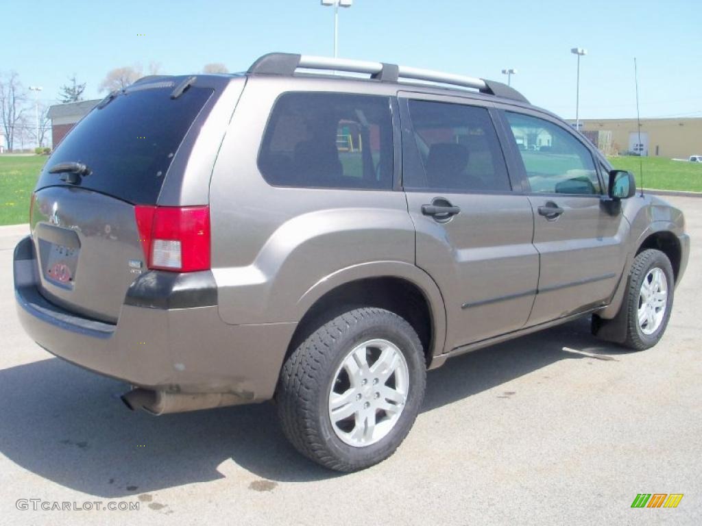 2004 Endeavor LS AWD - Titanium Gray Pearl / Charcoal Gray photo #5