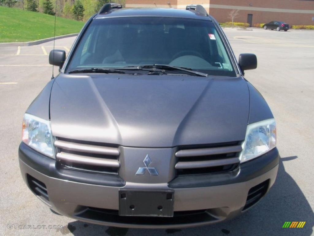 2004 Endeavor LS AWD - Titanium Gray Pearl / Charcoal Gray photo #8